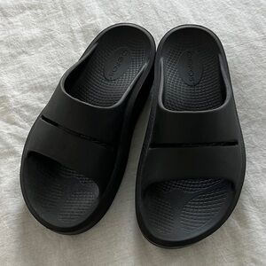 OOFOS Black Comfort Slides